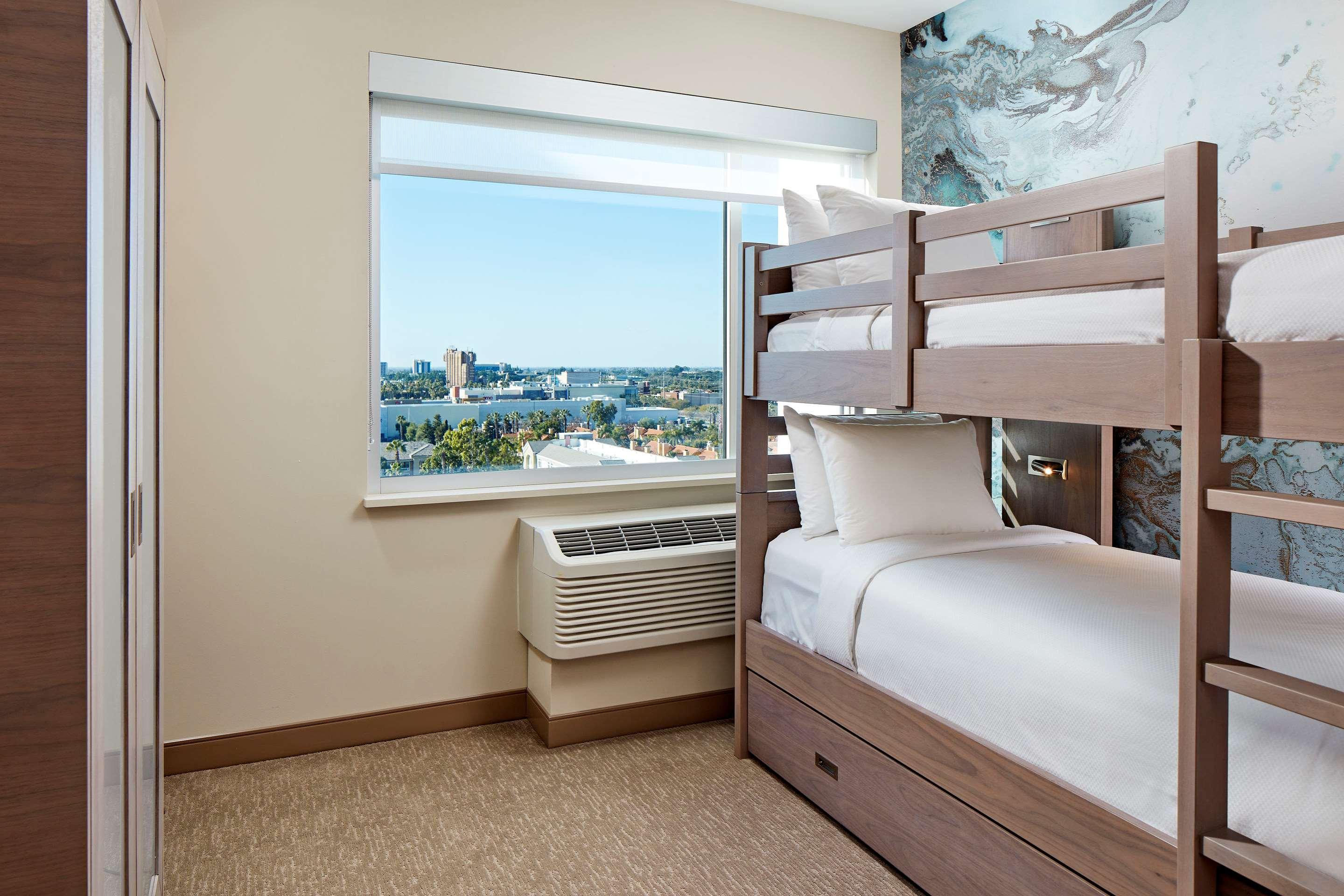 Cambria Hotel & Suites Anaheim Resort Area Екстер'єр фото