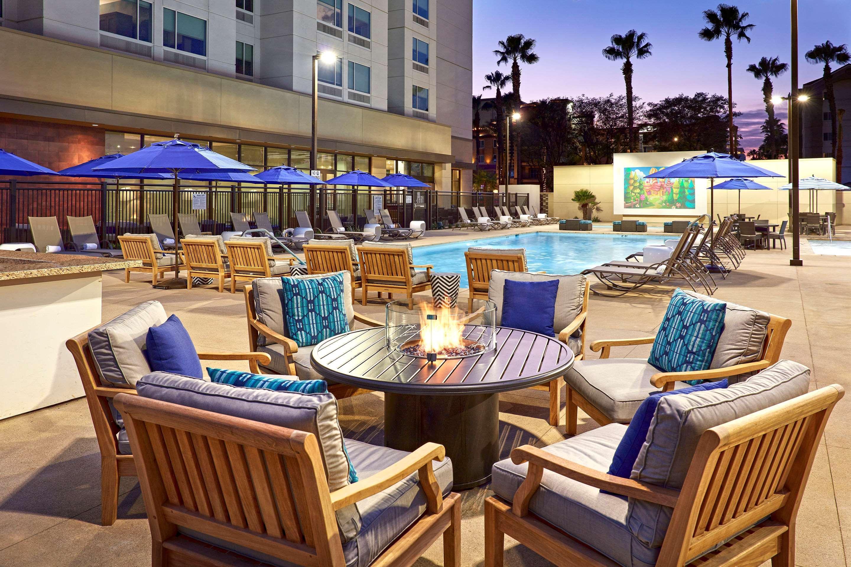 Cambria Hotel & Suites Anaheim Resort Area Екстер'єр фото